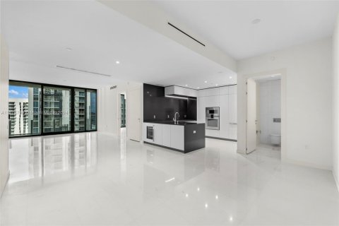 Condo in Miami, Florida, 2 bedrooms  № 1418175 - photo 2