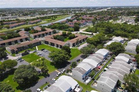 Adosado en venta en Cutler Bay, Florida, 2 dormitorios, 96.15 m2 № 1310324 - foto 19