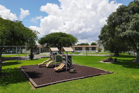 Touwnhouse à vendre à Cutler Bay, Floride: 2 chambres, 96.15 m2 № 1310324 - photo 22