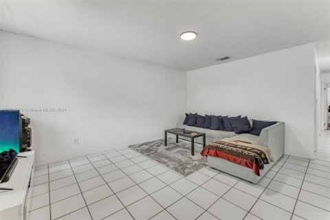 Touwnhouse à vendre à Cutler Bay, Floride: 2 chambres, 96.15 m2 № 1310324 - photo 3