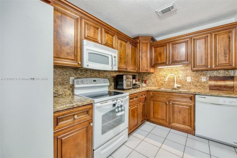 Touwnhouse à vendre à Cutler Bay, Floride: 2 chambres, 96.15 m2 № 1310324 - photo 8