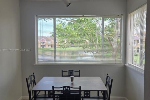 Condominio en venta en Pembroke Pines, Florida, 2 dormitorios, 79.9 m2 № 1238040 - foto 10