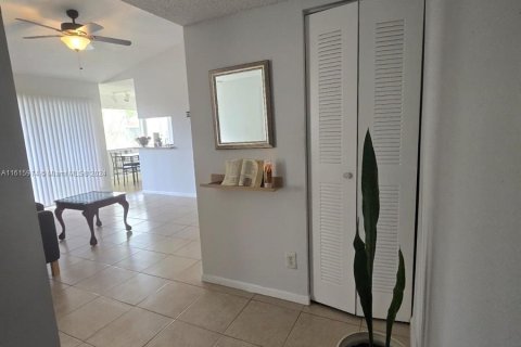 Condominio en venta en Pembroke Pines, Florida, 2 dormitorios, 79.9 m2 № 1238040 - foto 3