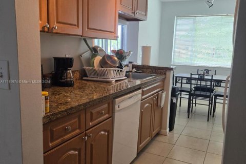 Condominio en venta en Pembroke Pines, Florida, 2 dormitorios, 79.9 m2 № 1238040 - foto 9