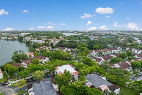 Condo in Miami, Florida, 2 bedrooms  № 1400064 - photo 22