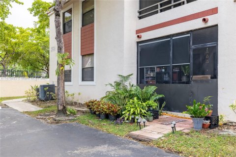 Condo in Miami, Florida, 2 bedrooms  № 1400064 - photo 21