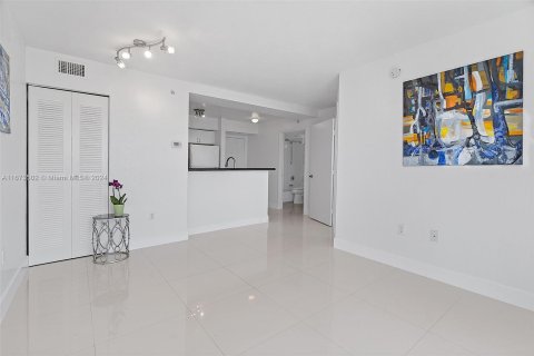 Copropriété à vendre à Miami, Floride: 1 chambre, 47.38 m2 № 1400163 - photo 9