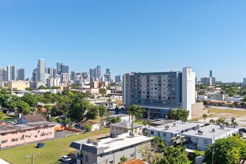 Condo in Miami, Florida, 1 bedroom  № 1400163 - photo 5