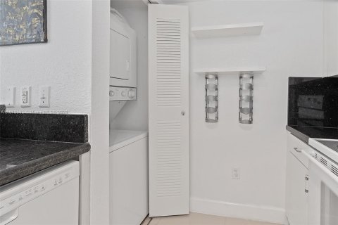 Condo in Miami, Florida, 1 bedroom  № 1400163 - photo 24