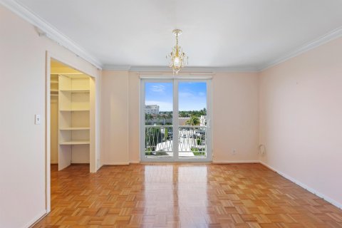 Condo in Palm Beach, Florida, 2 bedrooms  № 1177365 - photo 14