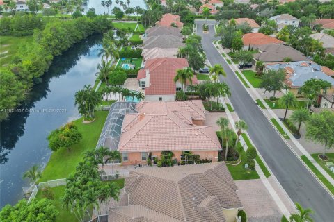 House in Pembroke Pines, Florida 5 bedrooms, 261.98 sq.m. № 1271660 - photo 10