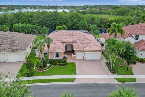 House in Pembroke Pines, Florida 5 bedrooms, 261.98 sq.m. № 1271660 - photo 23