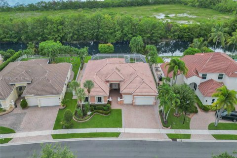 House in Pembroke Pines, Florida 5 bedrooms, 261.98 sq.m. № 1271660 - photo 4