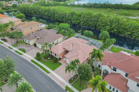 House in Pembroke Pines, Florida 5 bedrooms, 261.98 sq.m. № 1271660 - photo 5