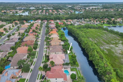 House in Pembroke Pines, Florida 5 bedrooms, 261.98 sq.m. № 1271660 - photo 15