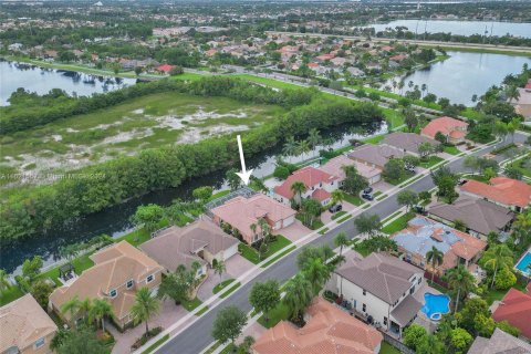 House in Pembroke Pines, Florida 5 bedrooms, 261.98 sq.m. № 1271660 - photo 12