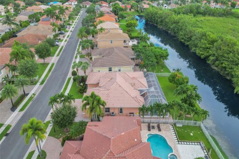 House in Pembroke Pines, Florida 5 bedrooms, 261.98 sq.m. № 1271660 - photo 6