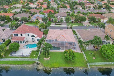 House in Pembroke Pines, Florida 5 bedrooms, 261.98 sq.m. № 1271660 - photo 8