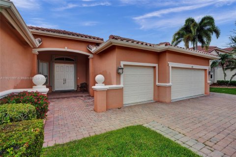 House in Pembroke Pines, Florida 5 bedrooms, 261.98 sq.m. № 1271660 - photo 27