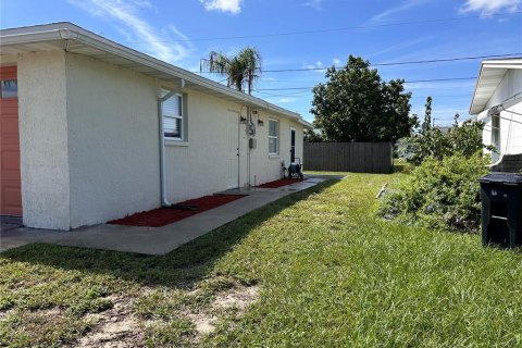 House in Holiday, Florida 2 bedrooms, 102.94 sq.m. № 1341967 - photo 25