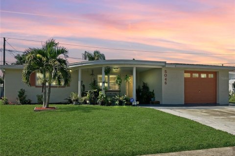 Villa ou maison à vendre à Holiday, Floride: 2 chambres, 102.94 m2 № 1341967 - photo 1