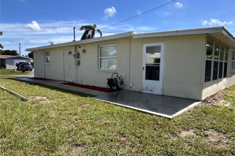 House in Holiday, Florida 2 bedrooms, 102.94 sq.m. № 1341967 - photo 22