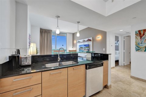 Condo in Sunny Isles Beach, Florida, 1 bedroom  № 1402881 - photo 15