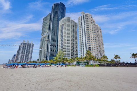 Condo in Sunny Isles Beach, Florida, 1 bedroom  № 1402881 - photo 2