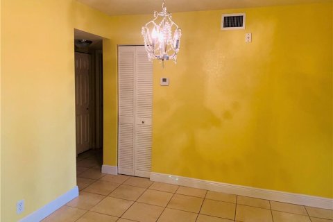 Condo in Lauderhill, Florida, 1 bedroom  № 871324 - photo 5