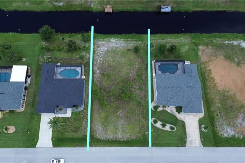 Terreno en venta en Rotonda, Florida № 1295362 - foto 1