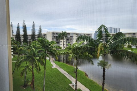 Copropriété à vendre à Aventura, Floride: 2 chambres, 89.65 m2 № 1332978 - photo 26