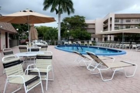 Condo in Sunrise, Florida, 1 bedroom  № 840093 - photo 3