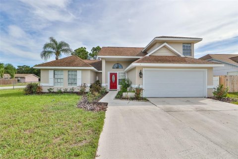 House in New Port Richey, Florida 5 bedrooms, 228.91 sq.m. № 1256046 - photo 1