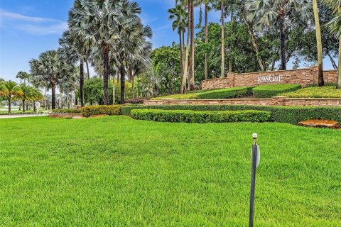 Villa ou maison à vendre à Pembroke Pines, Floride: 3 chambres, 170.57 m2 № 1328270 - photo 1