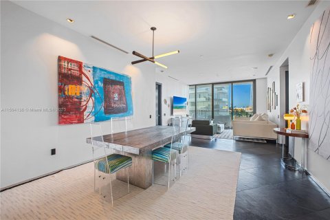 Condo in Miami Beach, Florida, 3 bedrooms  № 912243 - photo 25