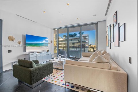 Condo in Miami Beach, Florida, 3 bedrooms  № 912243 - photo 26