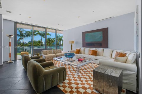 Condo in Miami Beach, Florida, 3 bedrooms  № 912243 - photo 2