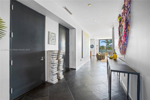 Condo in Miami Beach, Florida, 3 bedrooms  № 912243 - photo 11