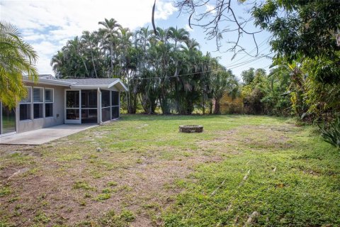 House in Fort Myers, Florida 3 bedrooms, 166.11 sq.m. № 1010577 - photo 5