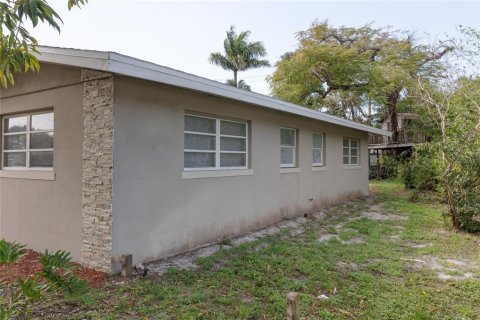 House in Fort Myers, Florida 3 bedrooms, 166.11 sq.m. № 1010577 - photo 4