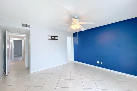 Condo in Stuart, Florida, 2 bedrooms  № 1005252 - photo 16