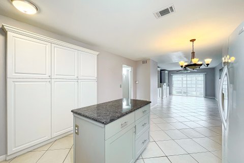 Condo in Stuart, Florida, 2 bedrooms  № 1005252 - photo 18