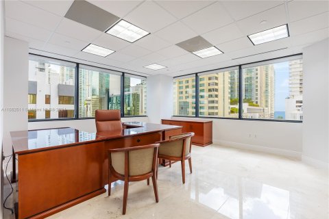 Commercial property in Miami, Florida № 1380400 - photo 4