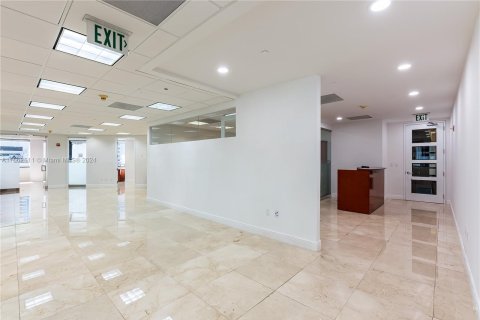 Commercial property in Miami, Florida № 1380400 - photo 21