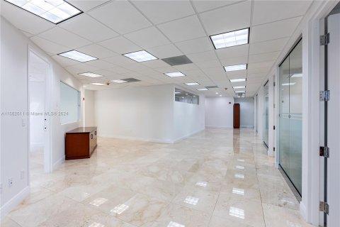 Commercial property in Miami, Florida № 1380400 - photo 20