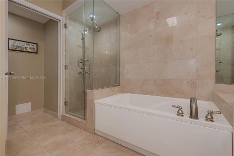 Condo in Miami Beach, Florida, 2 bedrooms  № 1380311 - photo 21