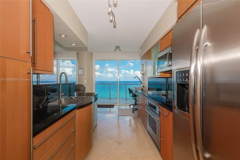 Condo in Miami Beach, Florida, 2 bedrooms  № 1380311 - photo 10