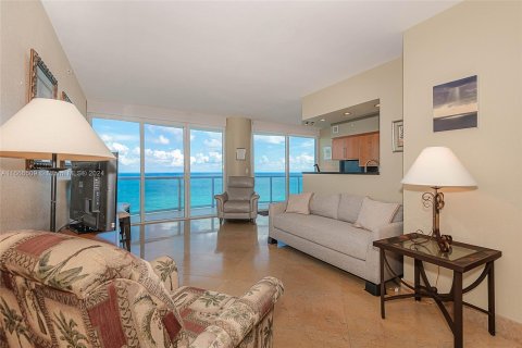 Condo in Miami Beach, Florida, 2 bedrooms  № 1380311 - photo 3