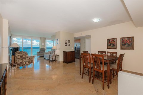 Condo in Miami Beach, Florida, 2 bedrooms  № 1380311 - photo 1