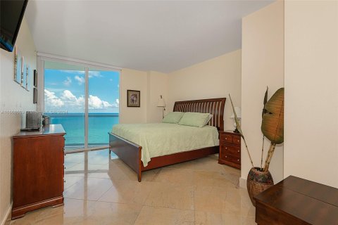 Condo in Miami Beach, Florida, 2 bedrooms  № 1380311 - photo 15